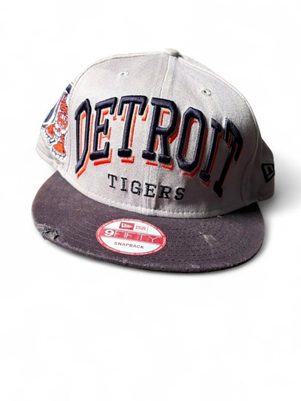 New Era Detroit Tigers baseball cap with orange and black tiger graphic #basebal